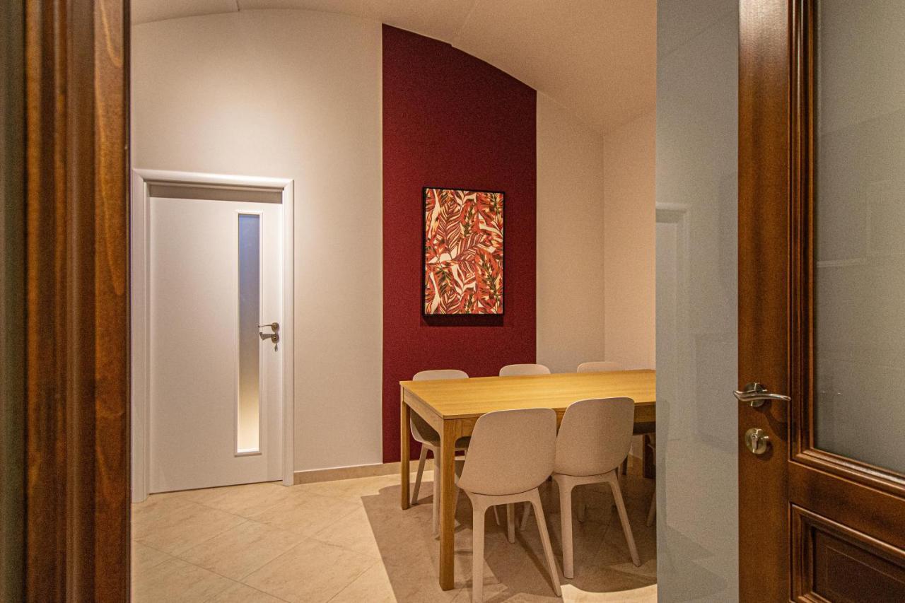 Modern And Spacious Apartments In City Center Prága Kültér fotó