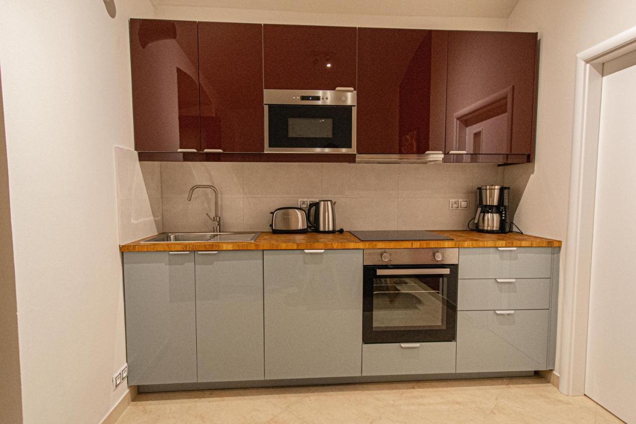 Modern And Spacious Apartments In City Center Prága Kültér fotó