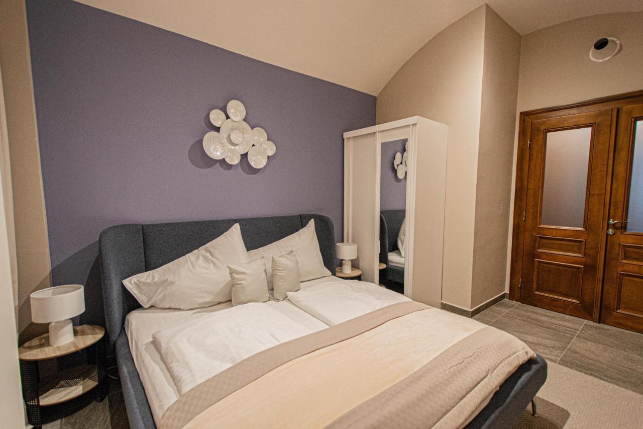 Modern And Spacious Apartments In City Center Prága Kültér fotó
