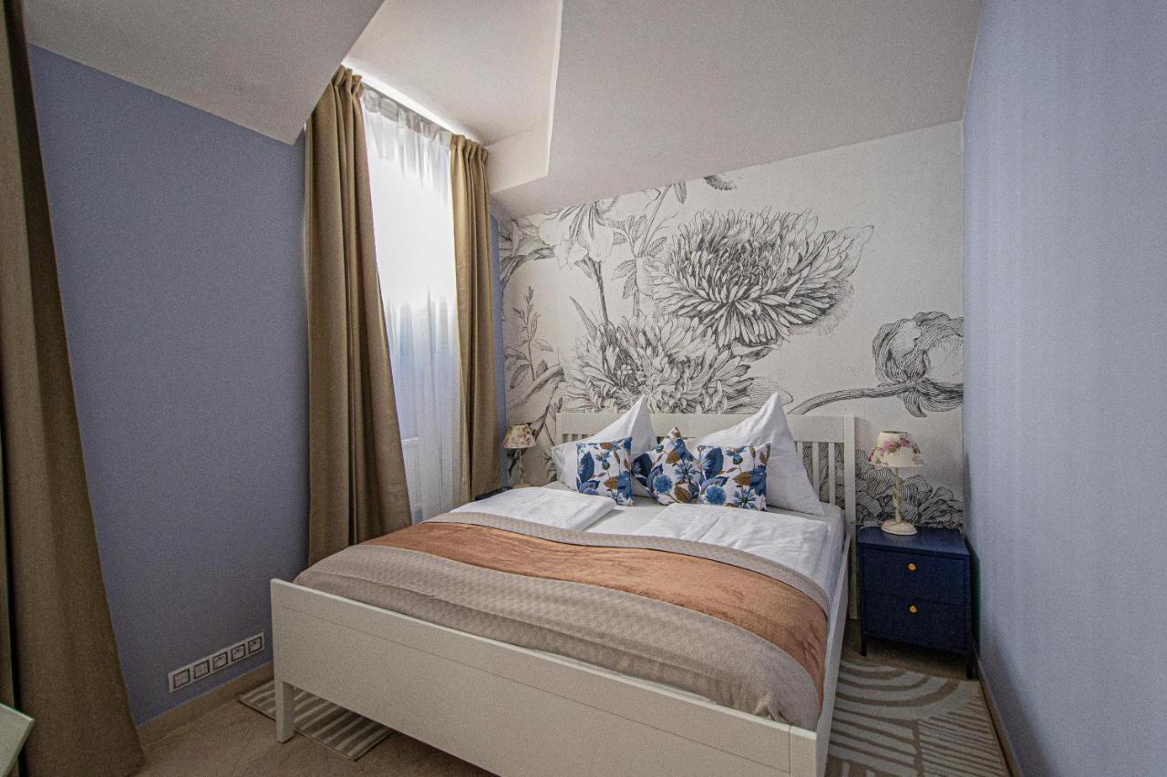 Modern And Spacious Apartments In City Center Prága Kültér fotó